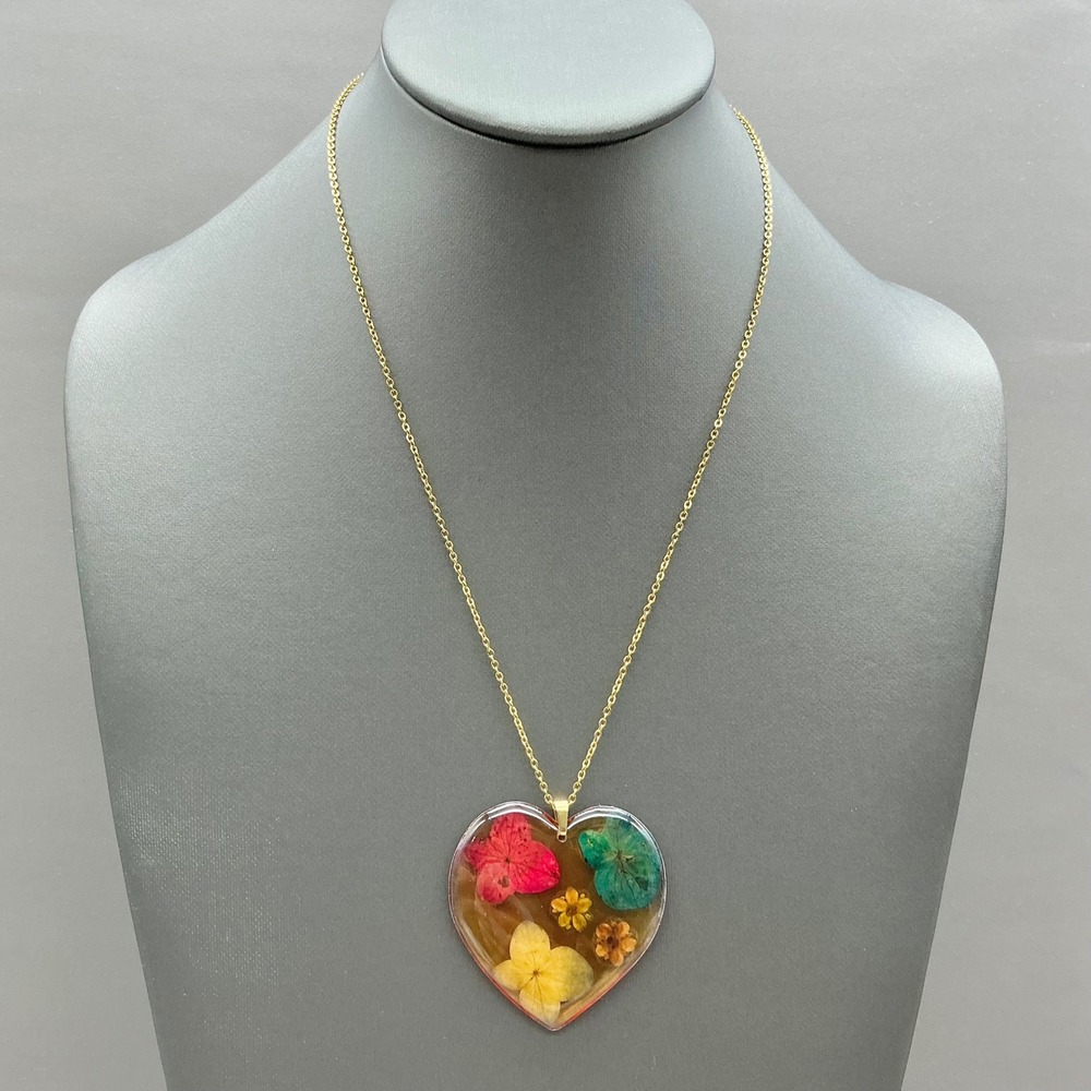 Necklace Womens Gold‎ Tone Pressed Dried Flower Heart Resin Pendant 20 Inches